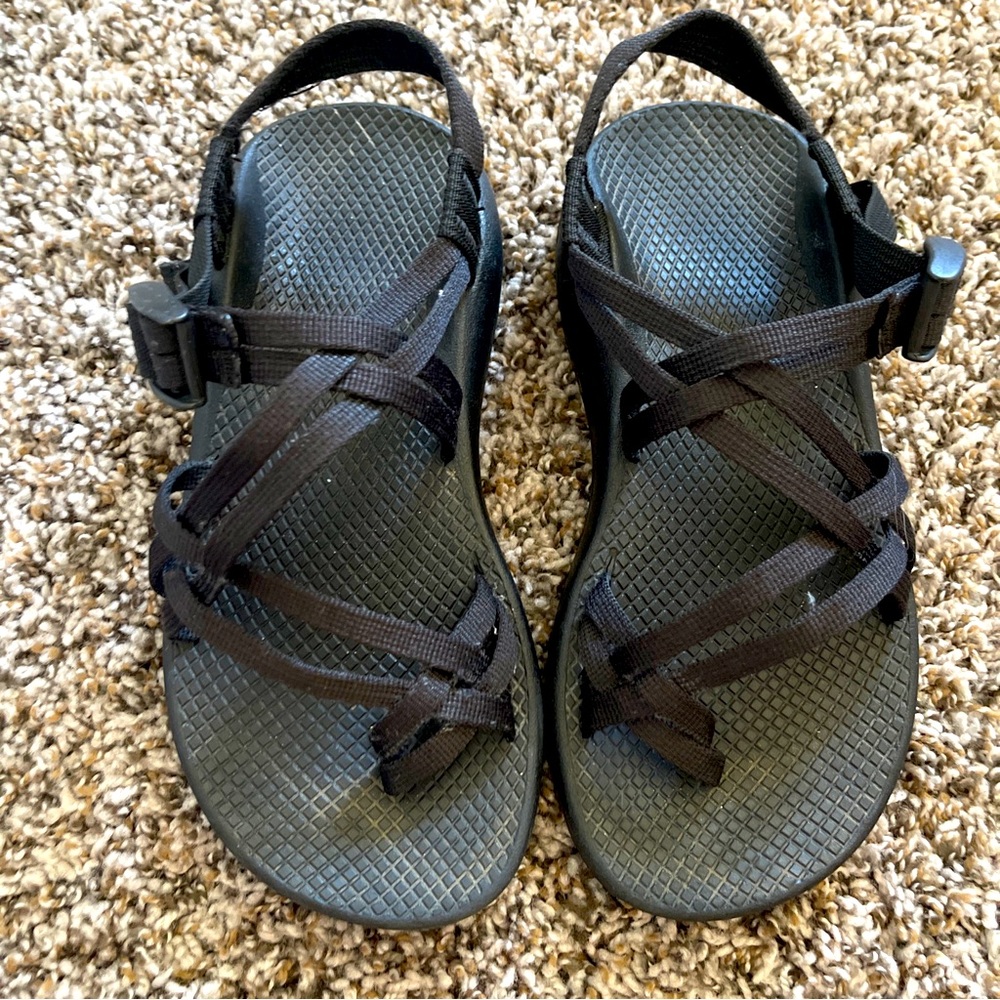 Chaco Women’s size 7 black toe loop hiking sandals